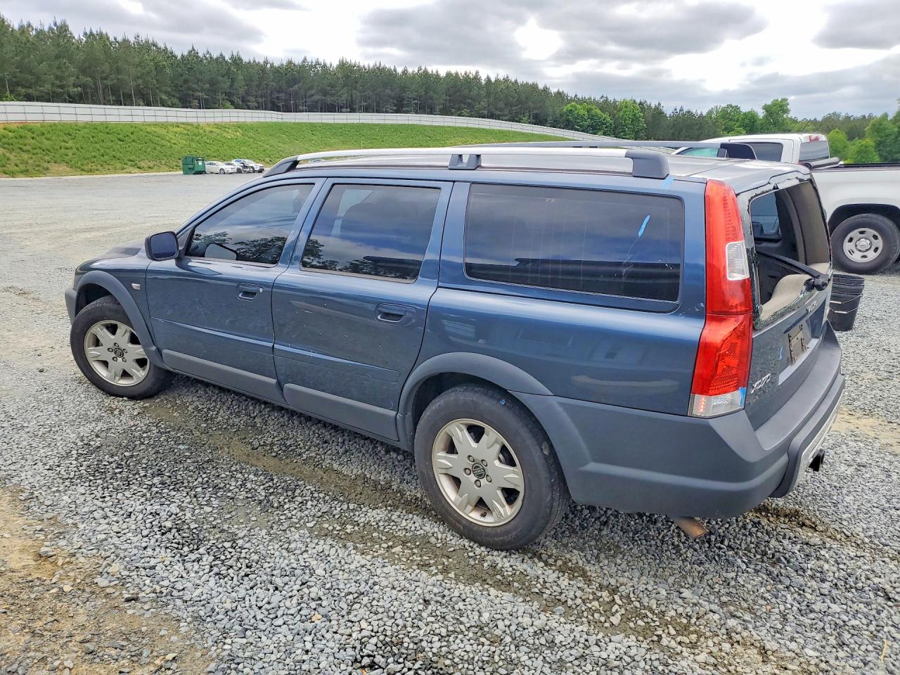 2005 VOLVO XC70 photo 3