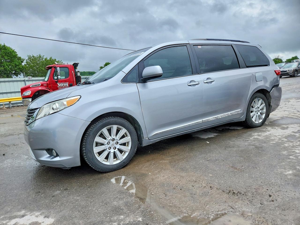 2017 TOYOTA SIENNA