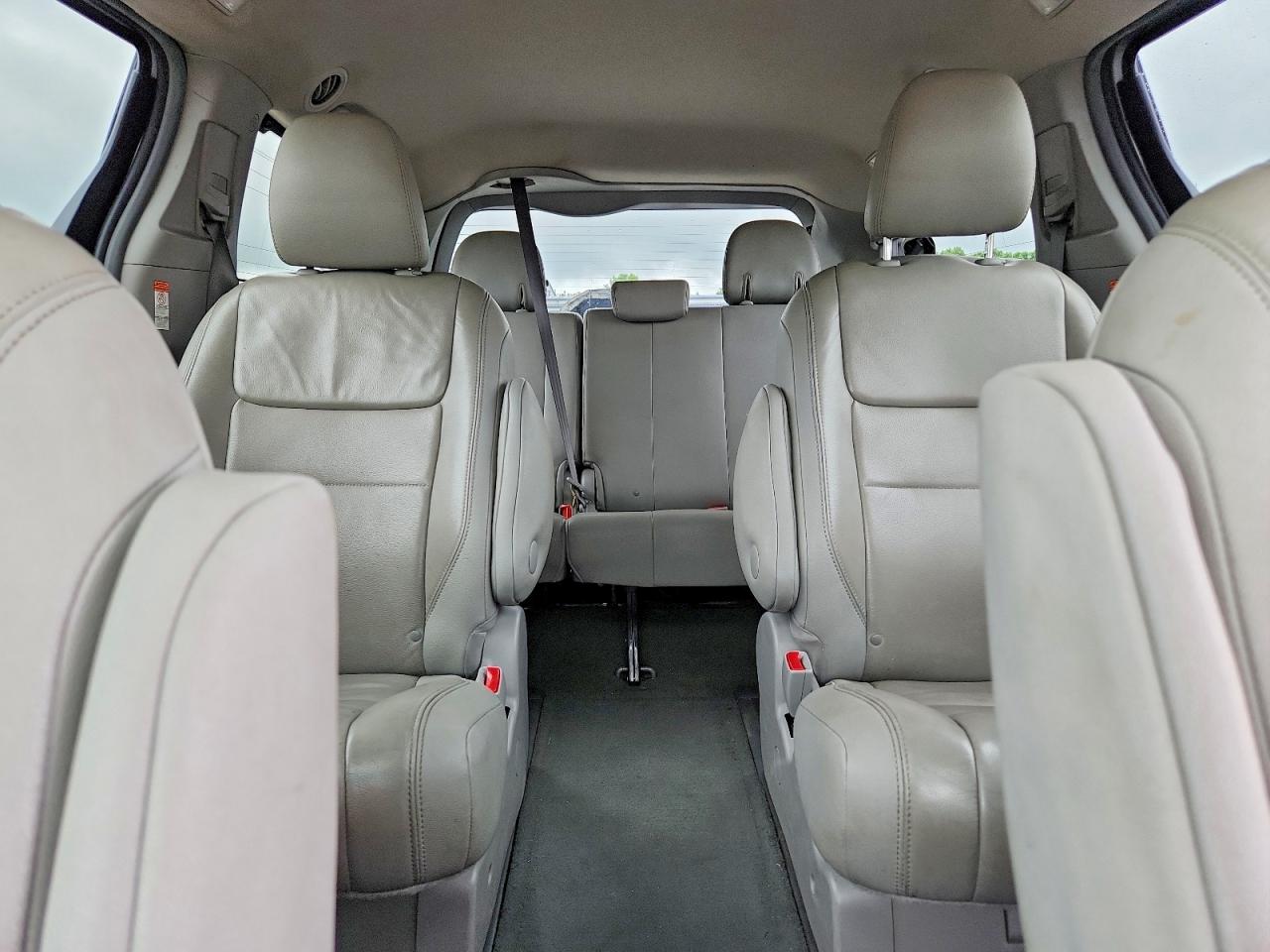 2017 TOYOTA SIENNA XLE PREMIUM 7-PASSENGER photo 19