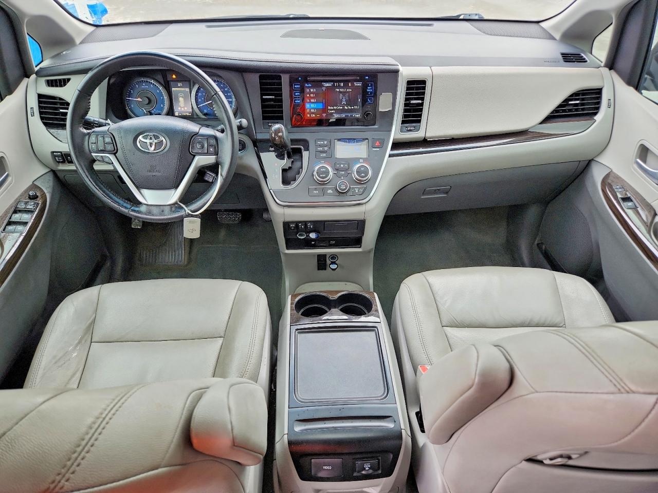 2017 TOYOTA SIENNA XLE PREMIUM 7-PASSENGER photo 15