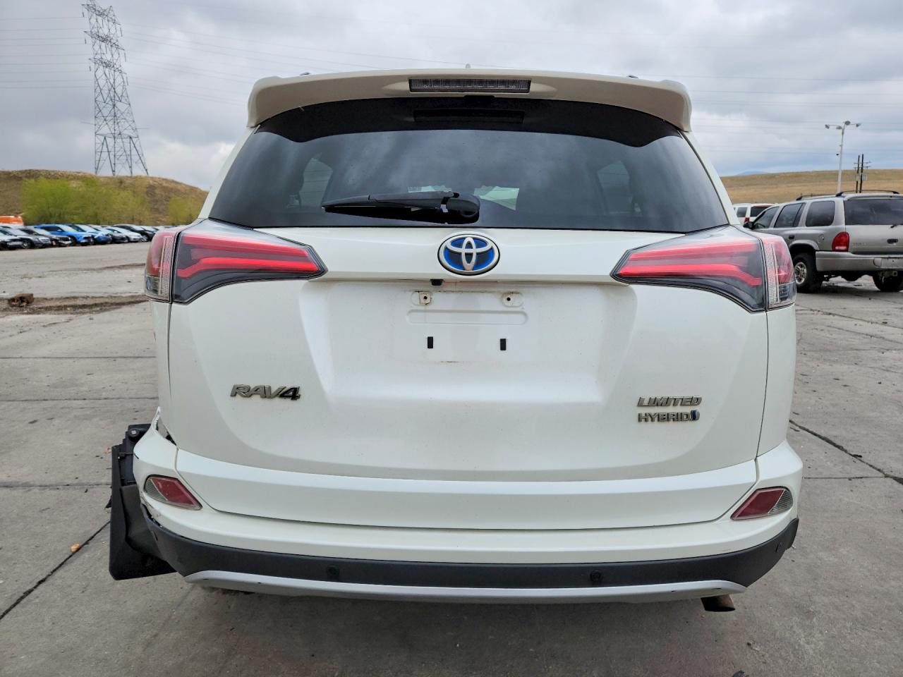 2016 TOYOTA RAV4 HV LIMITED photo 11