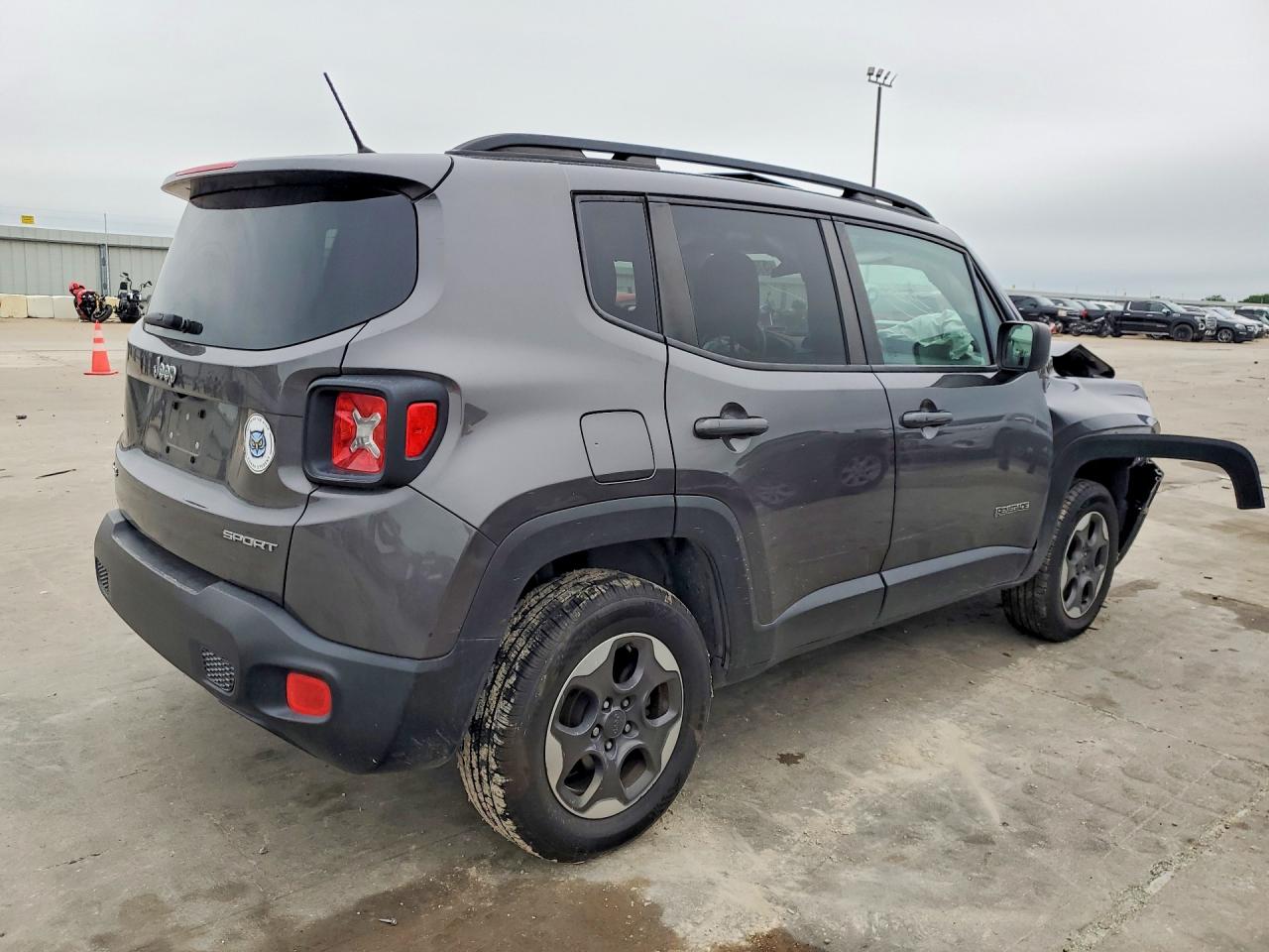 2017 JEEP RENEGADE SPORT photo 3
