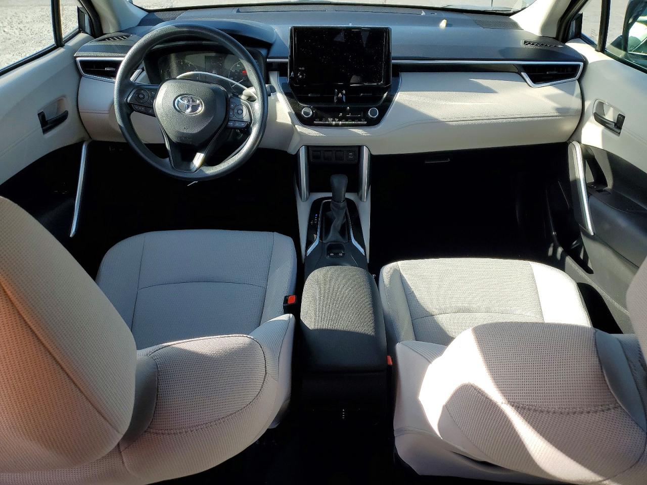 2023 TOYOTA COROLLA CROSS L photo 8