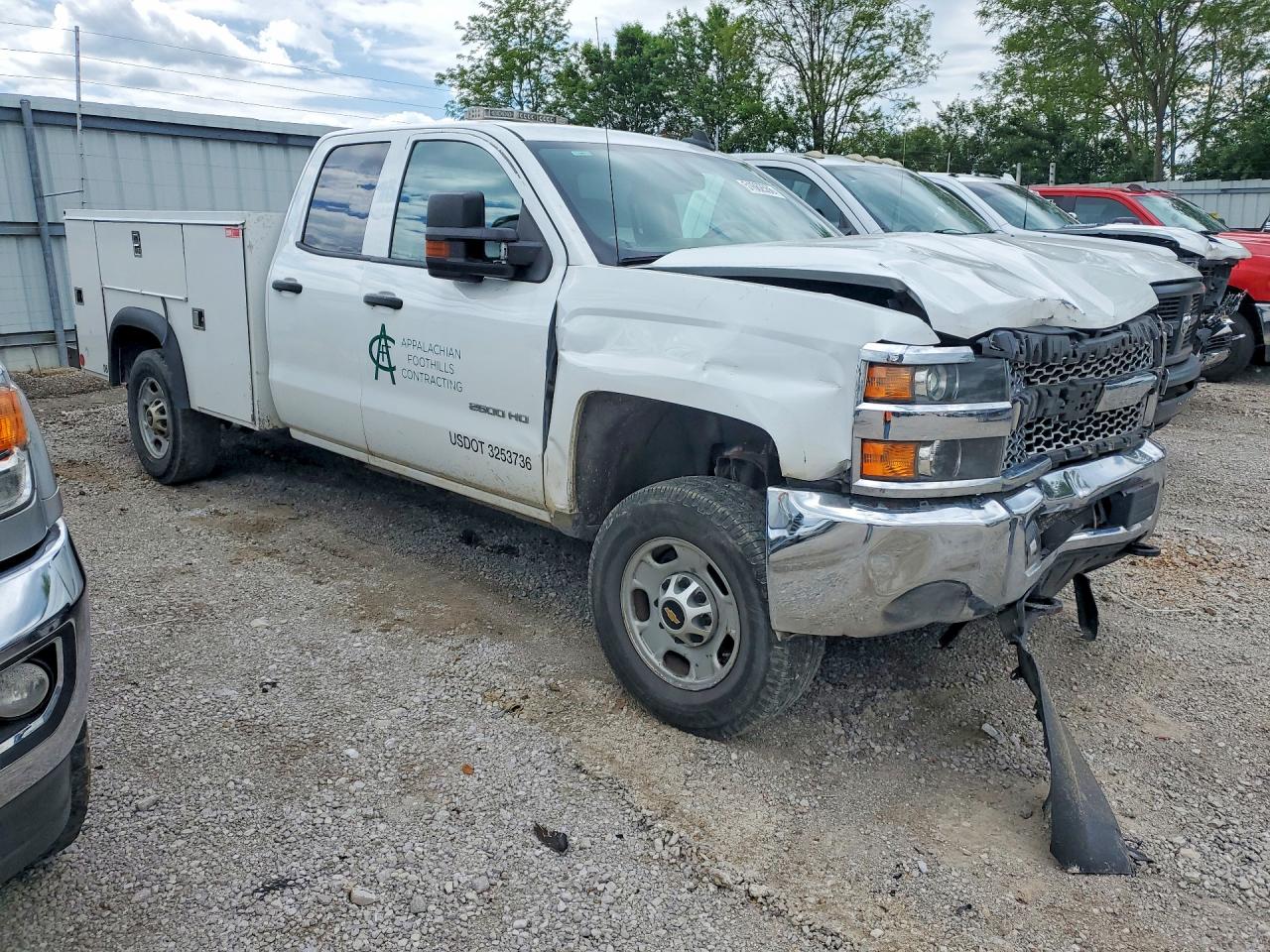 2019 CHEVROLET SILVERADO C2500 HEAVY DUTY photo 4