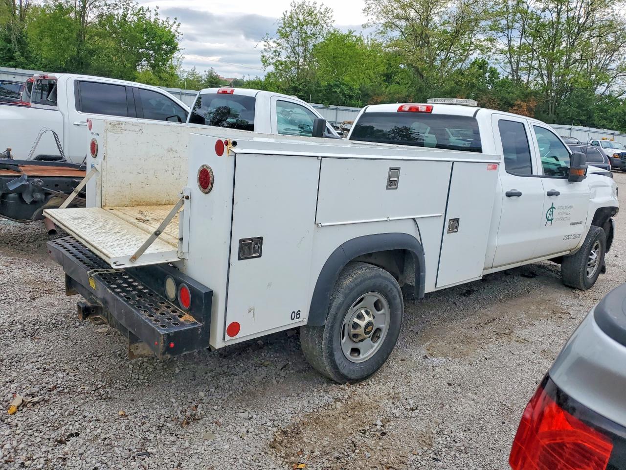 2019 CHEVROLET SILVERADO C2500 HEAVY DUTY photo 3