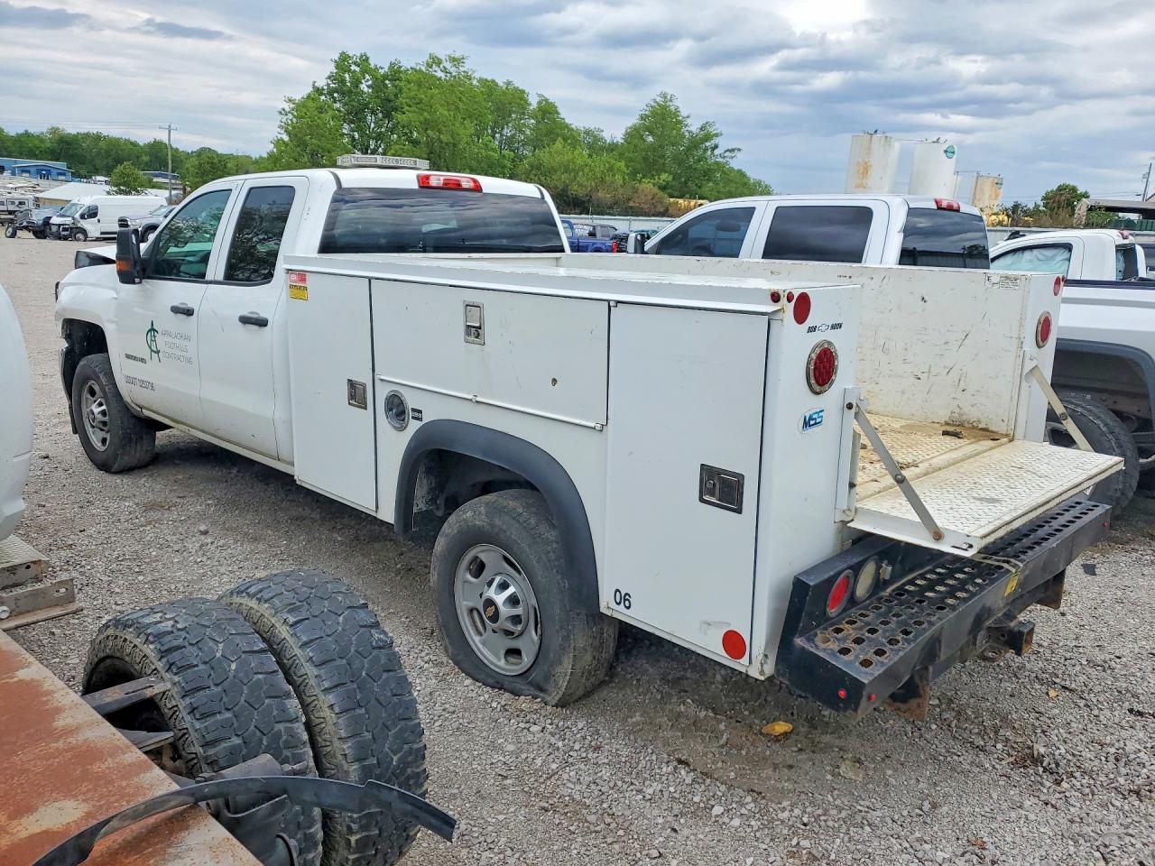 2019 CHEVROLET SILVERADO C2500 HEAVY DUTY photo 2