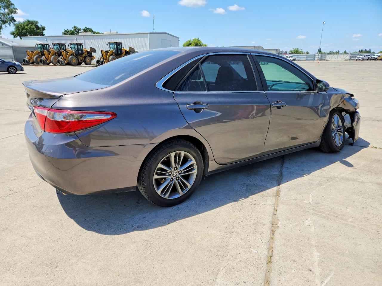 2016 TOYOTA CAMRY SE photo 3