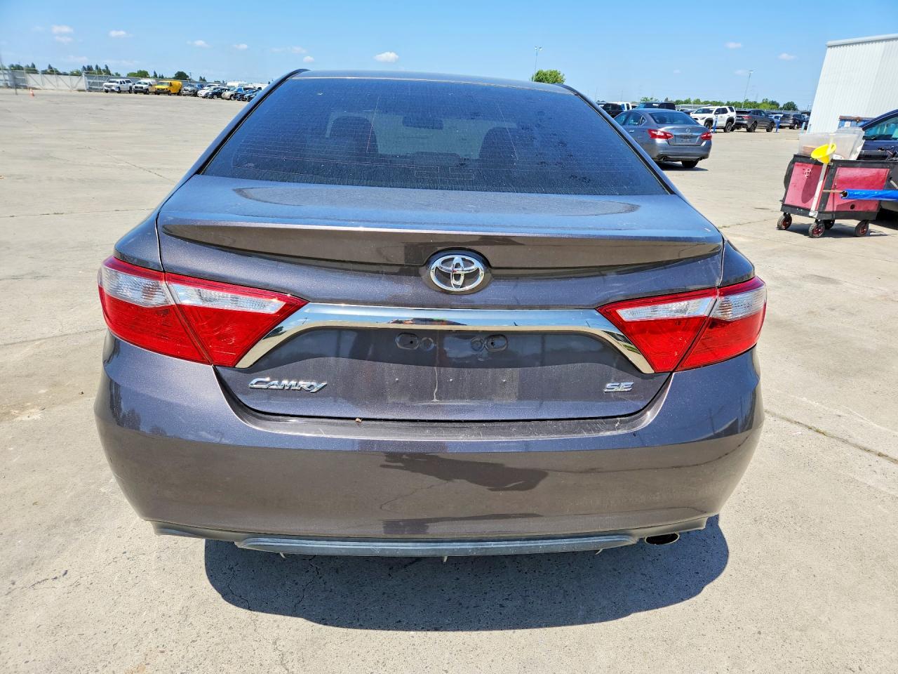 2016 TOYOTA CAMRY SE photo 6