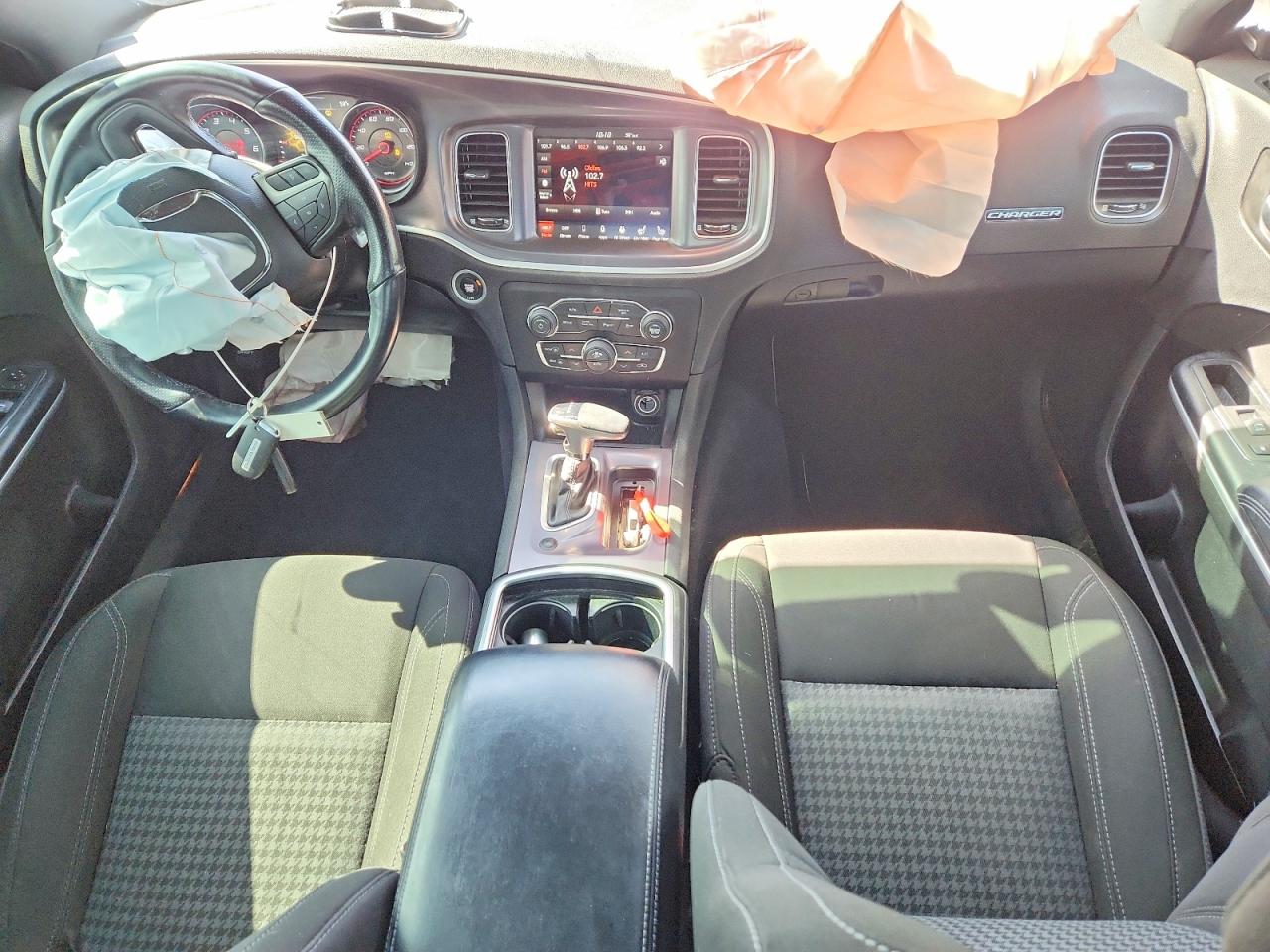 2020 DODGE CHARGER SXT photo 22