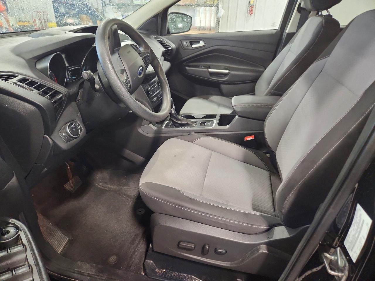 2017 FORD ESCAPE SE photo 13