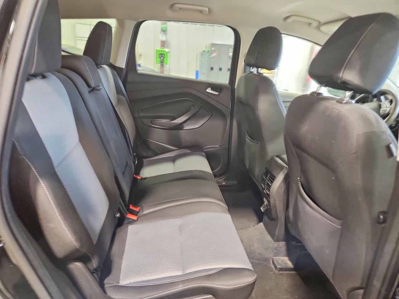2017 FORD ESCAPE SE photo 21