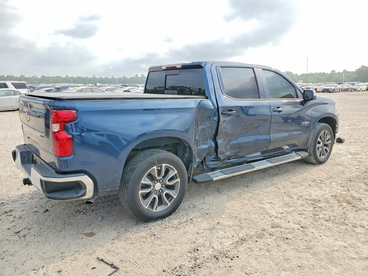 2021 CHEVROLET SILVERADO C1500 LT photo 3