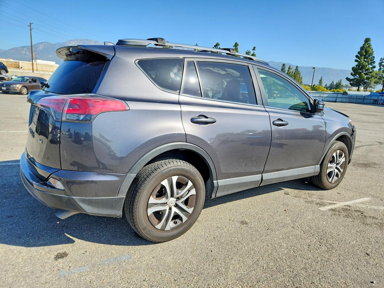 2017 TOYOTA RAV4 LE photo 5