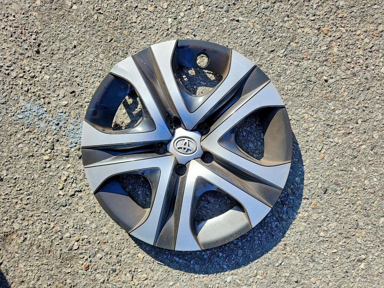 2017 TOYOTA RAV4 LE photo 25
