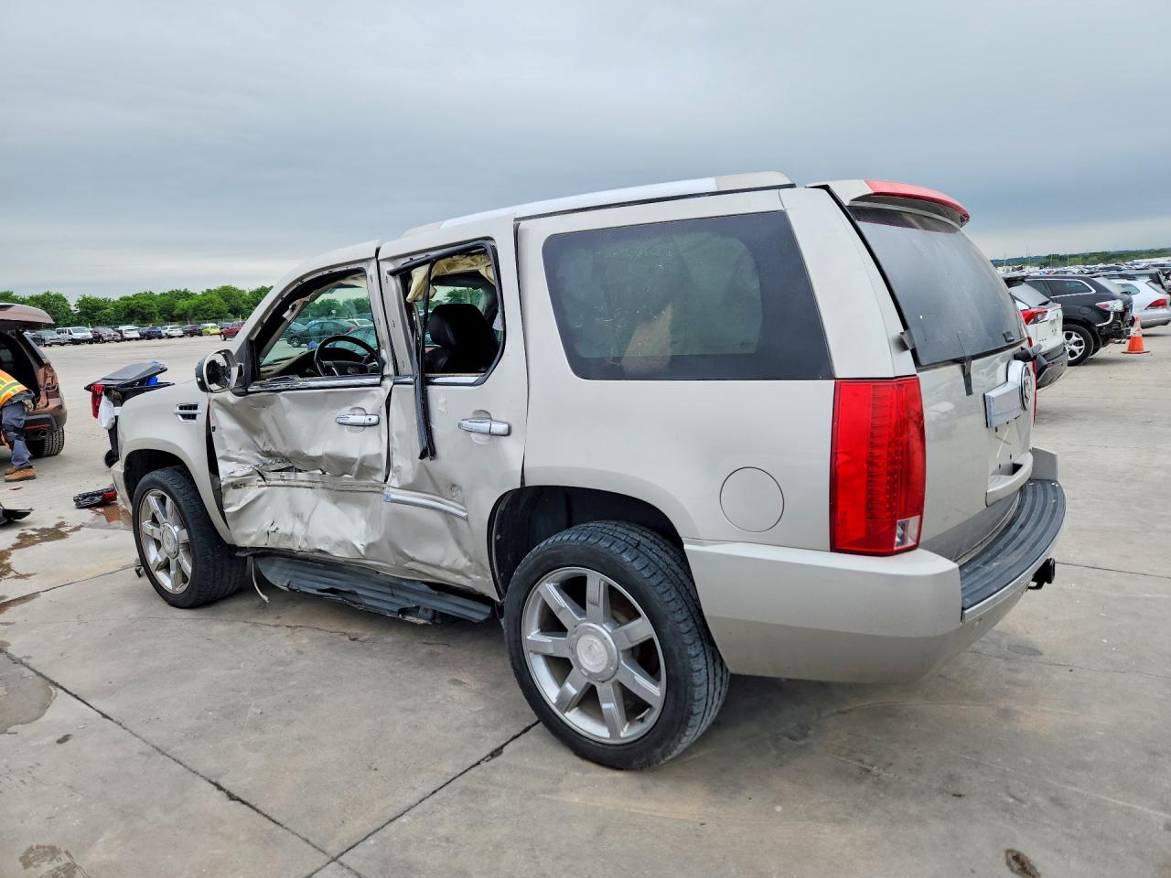 2008 CADILLAC ESCALADE LUXURY photo 3