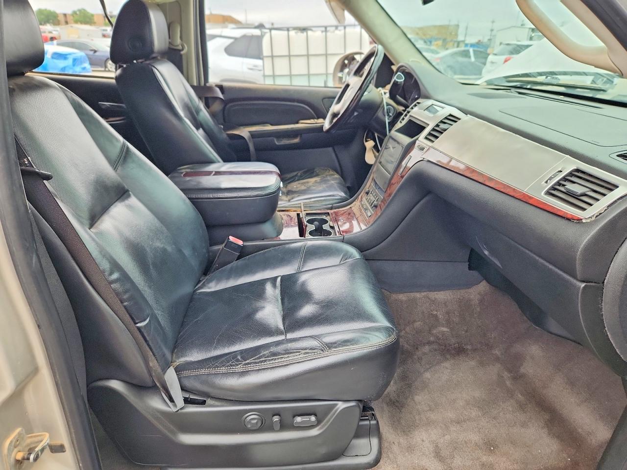 2008 CADILLAC ESCALADE LUXURY photo 13