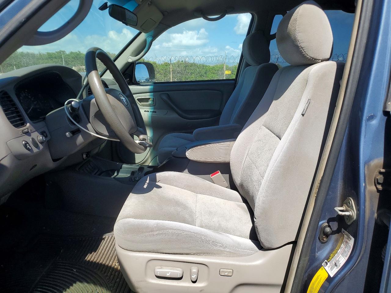 2006 TOYOTA SEQUOIA SR5 photo 19