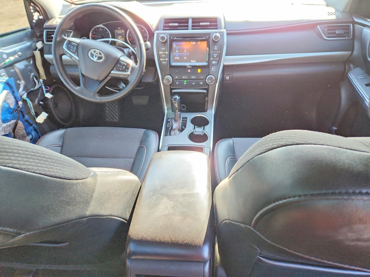 2017 TOYOTA CAMRY SE photo 22