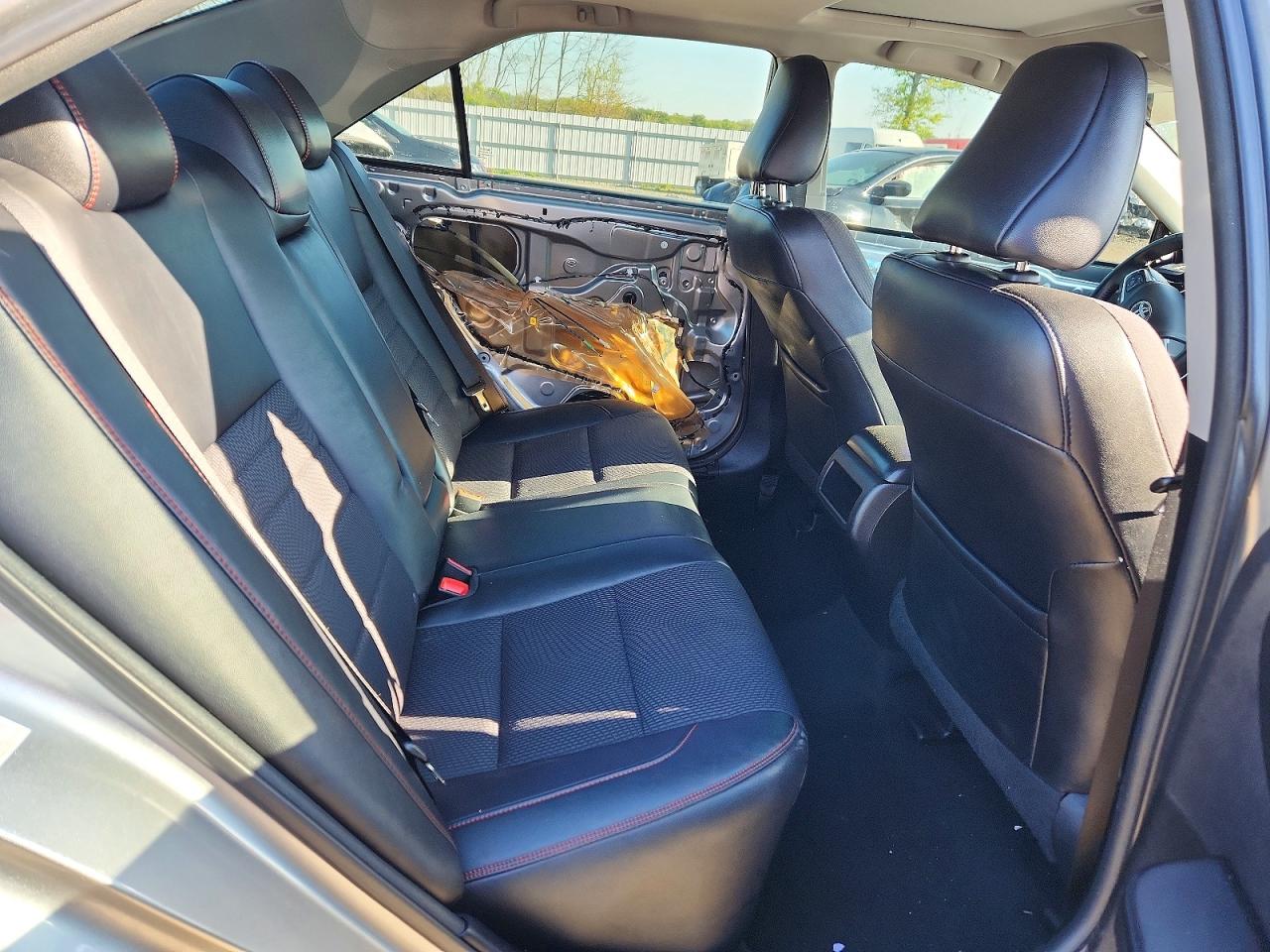 2017 TOYOTA CAMRY SE photo 28
