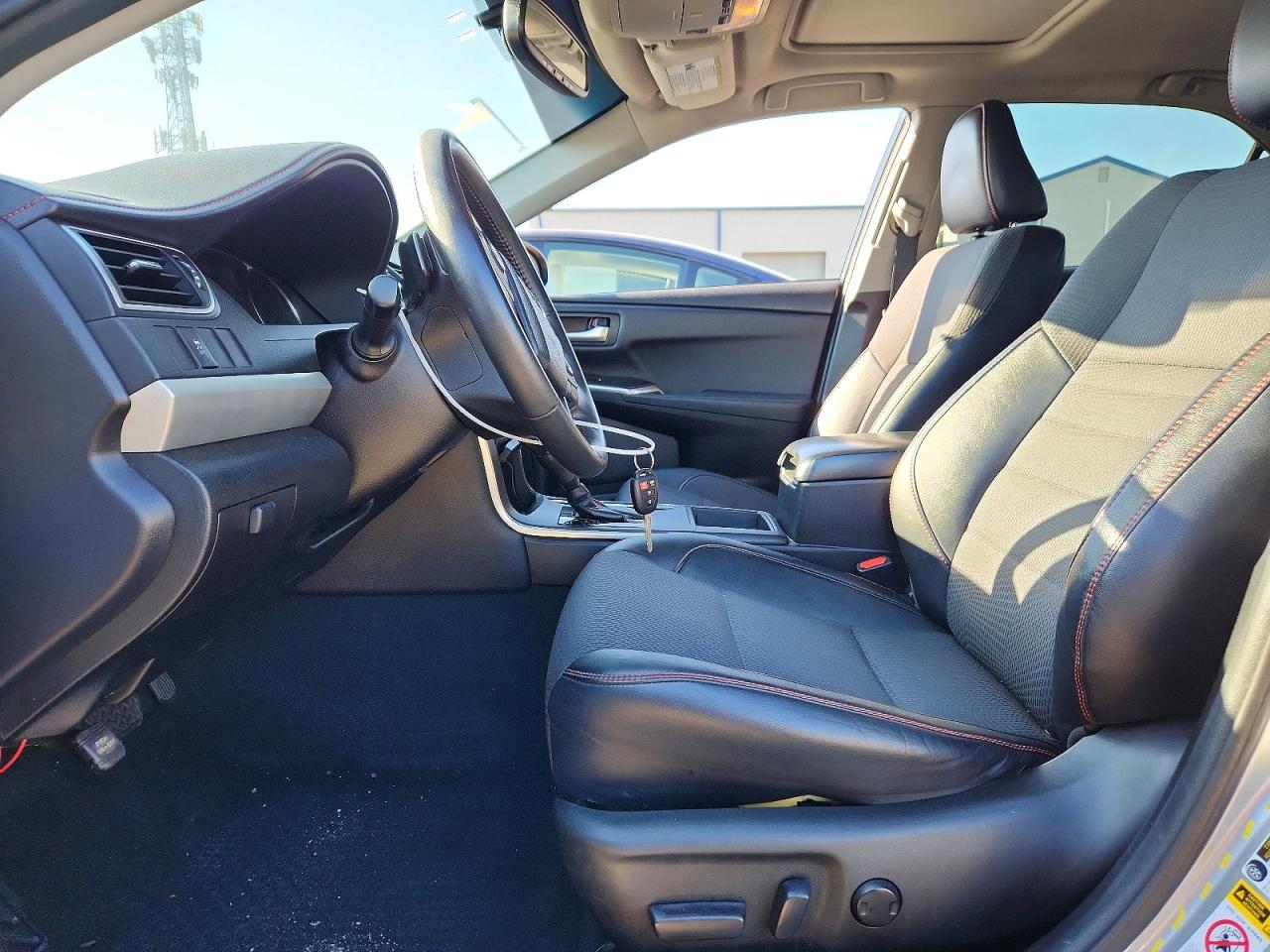 2017 TOYOTA CAMRY SE photo 19