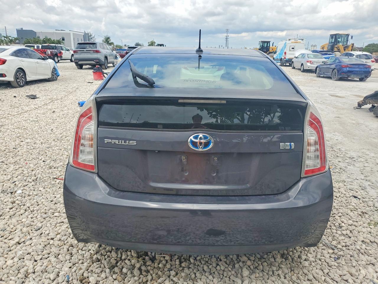 2012 TOYOTA PRIUS THREE photo 6