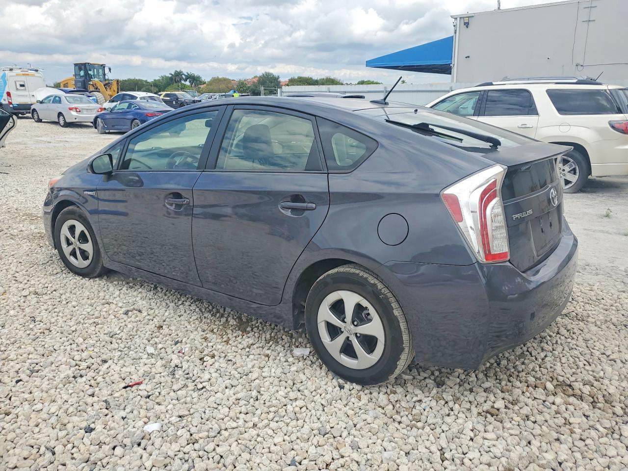 2012 TOYOTA PRIUS THREE photo 2