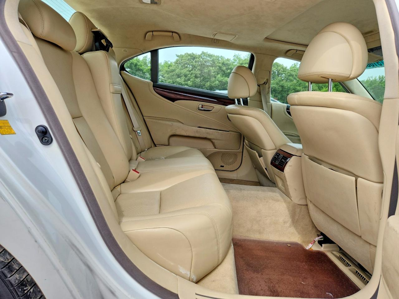 2010 LEXUS LS 460L photo 19