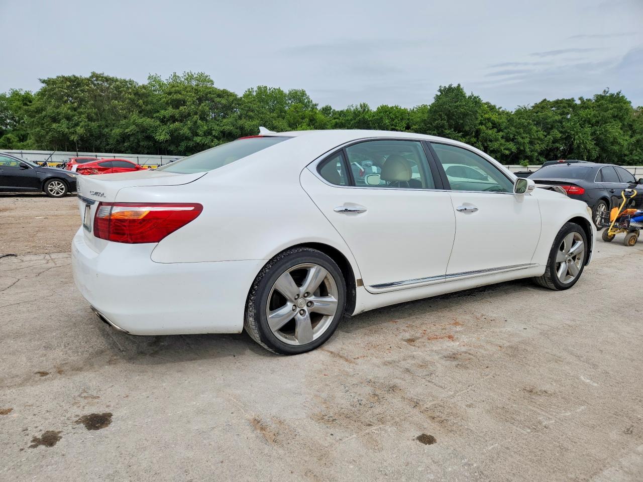 2010 LEXUS LS 460L photo 5