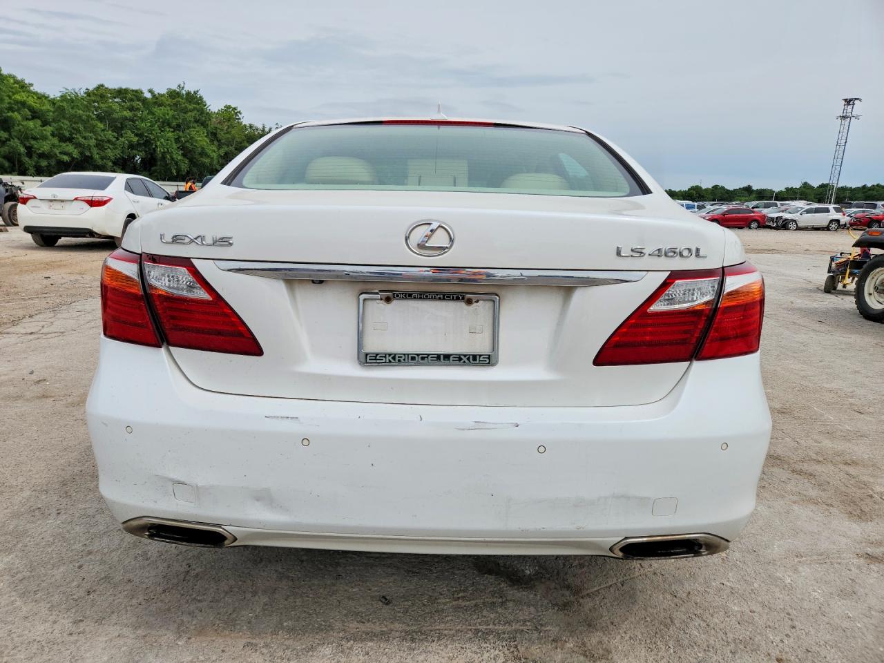 2010 LEXUS LS 460L photo 11