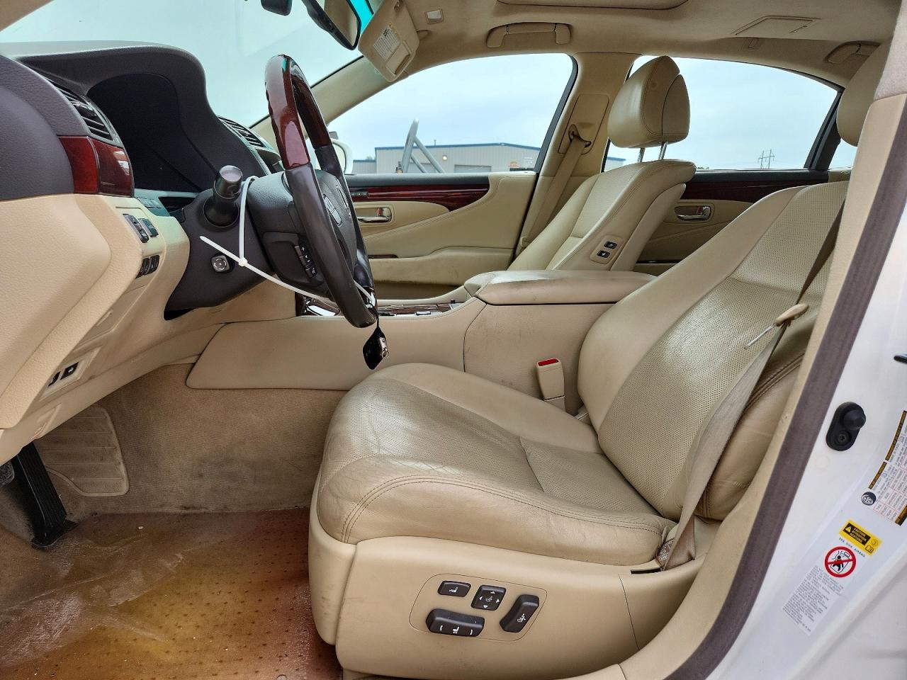 2010 LEXUS LS 460L photo 13