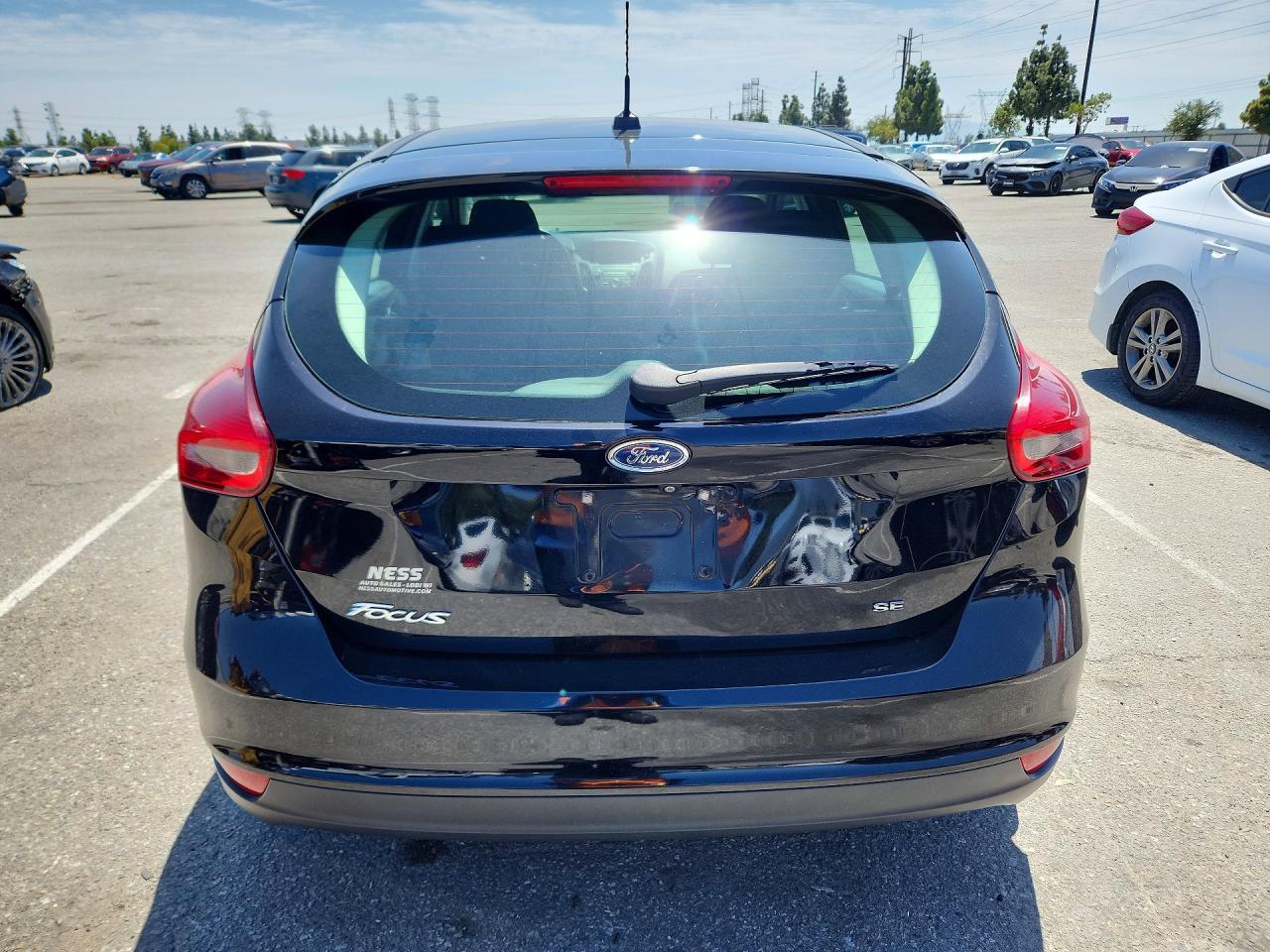 2017 FORD FOCUS SE photo 6