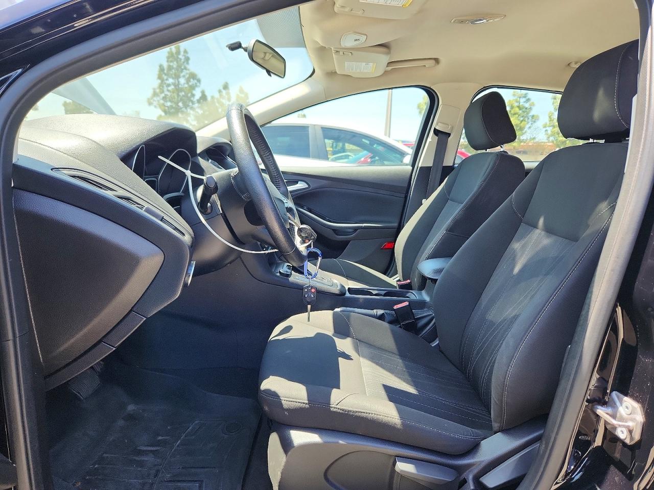 2017 FORD FOCUS SE photo 7