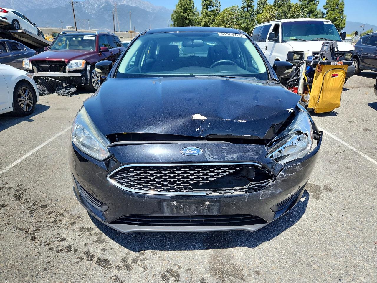 2017 FORD FOCUS SE photo 5