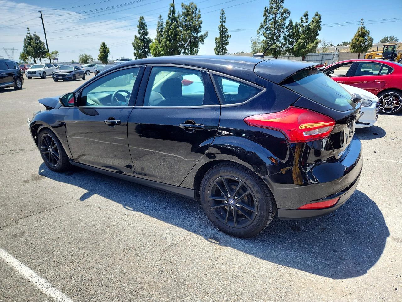 2017 FORD FOCUS SE photo 2