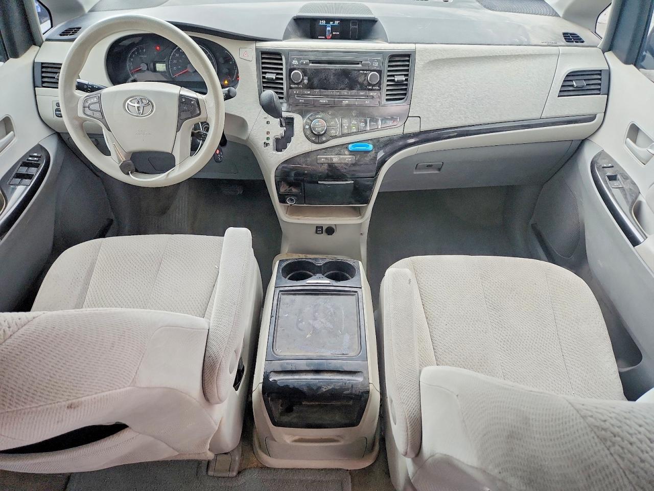 2013 TOYOTA SIENNA LE photo 15