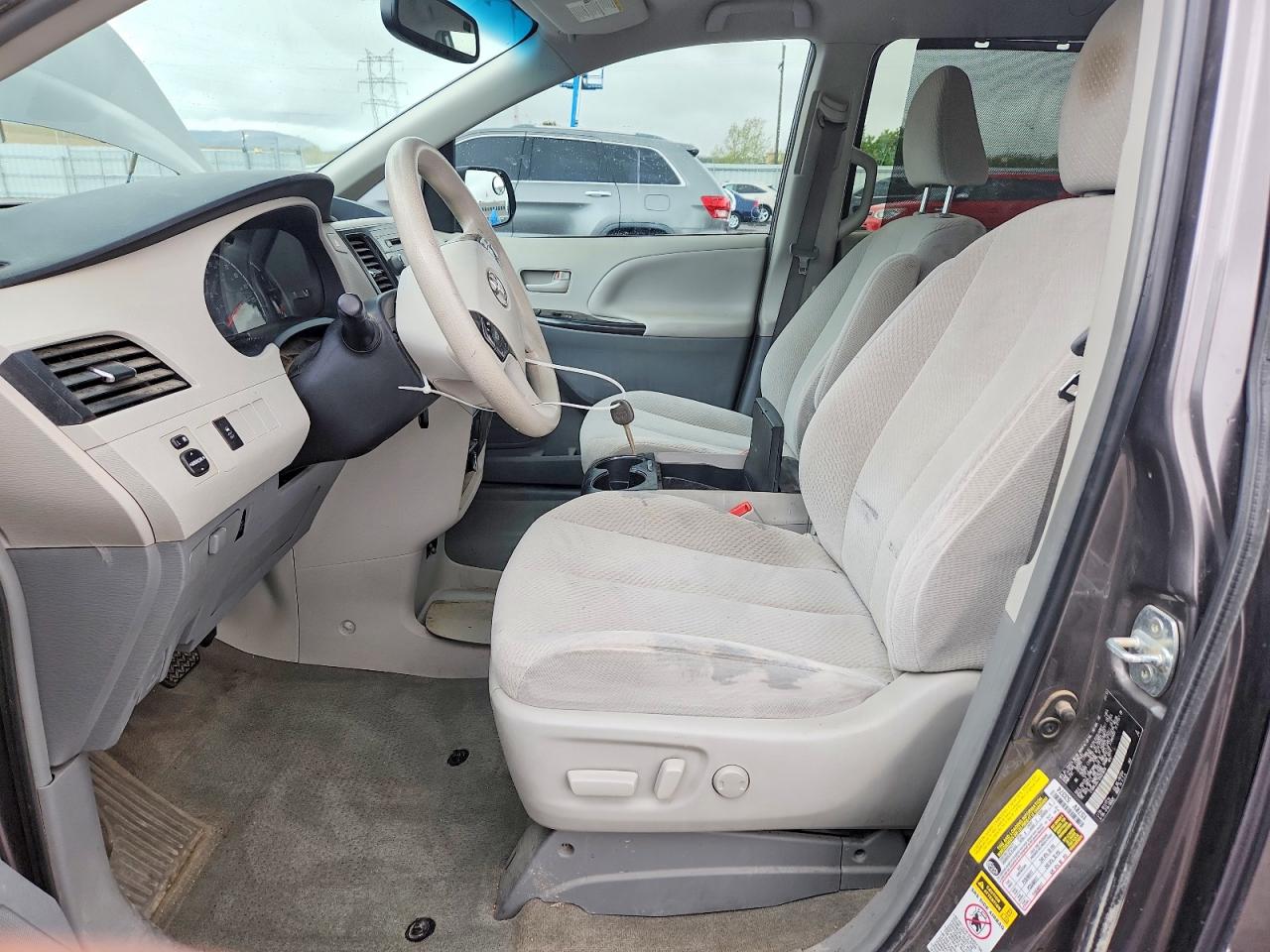 2013 TOYOTA SIENNA LE photo 13