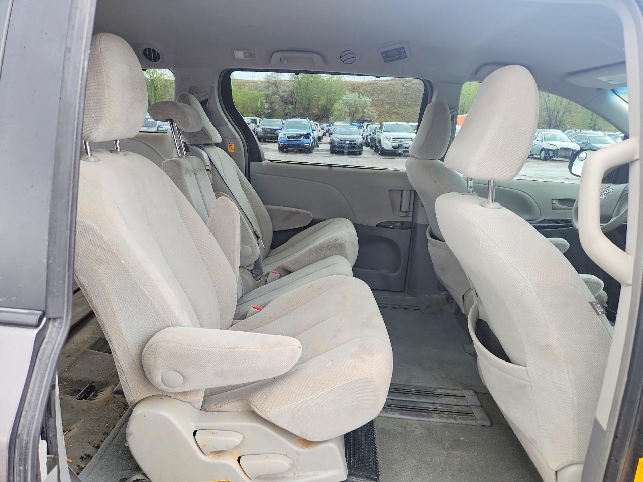 2013 TOYOTA SIENNA LE photo 21