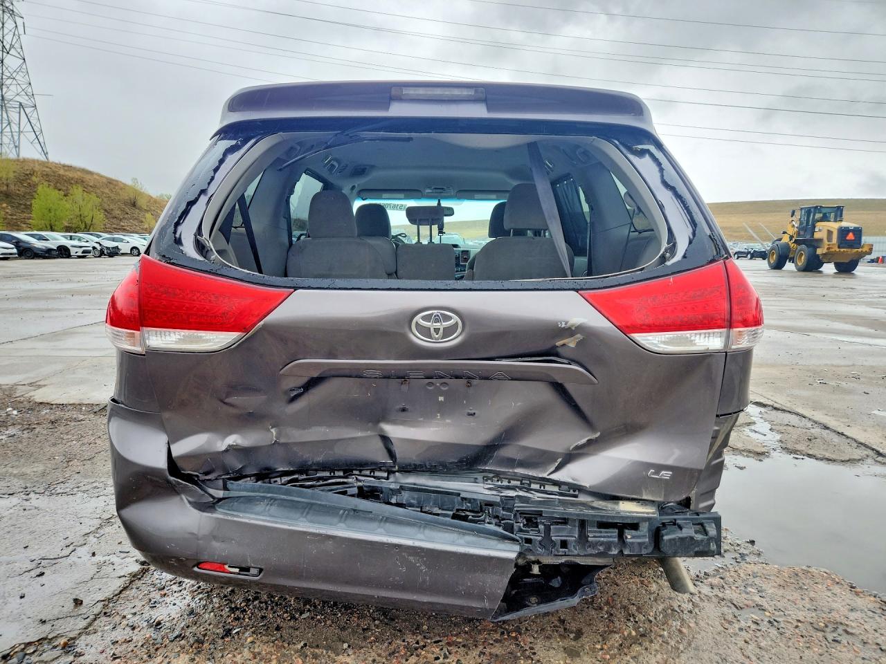 2013 TOYOTA SIENNA LE photo 11