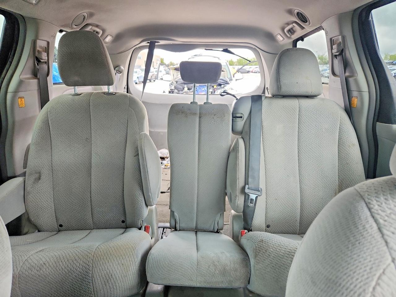 2013 TOYOTA SIENNA LE photo 19