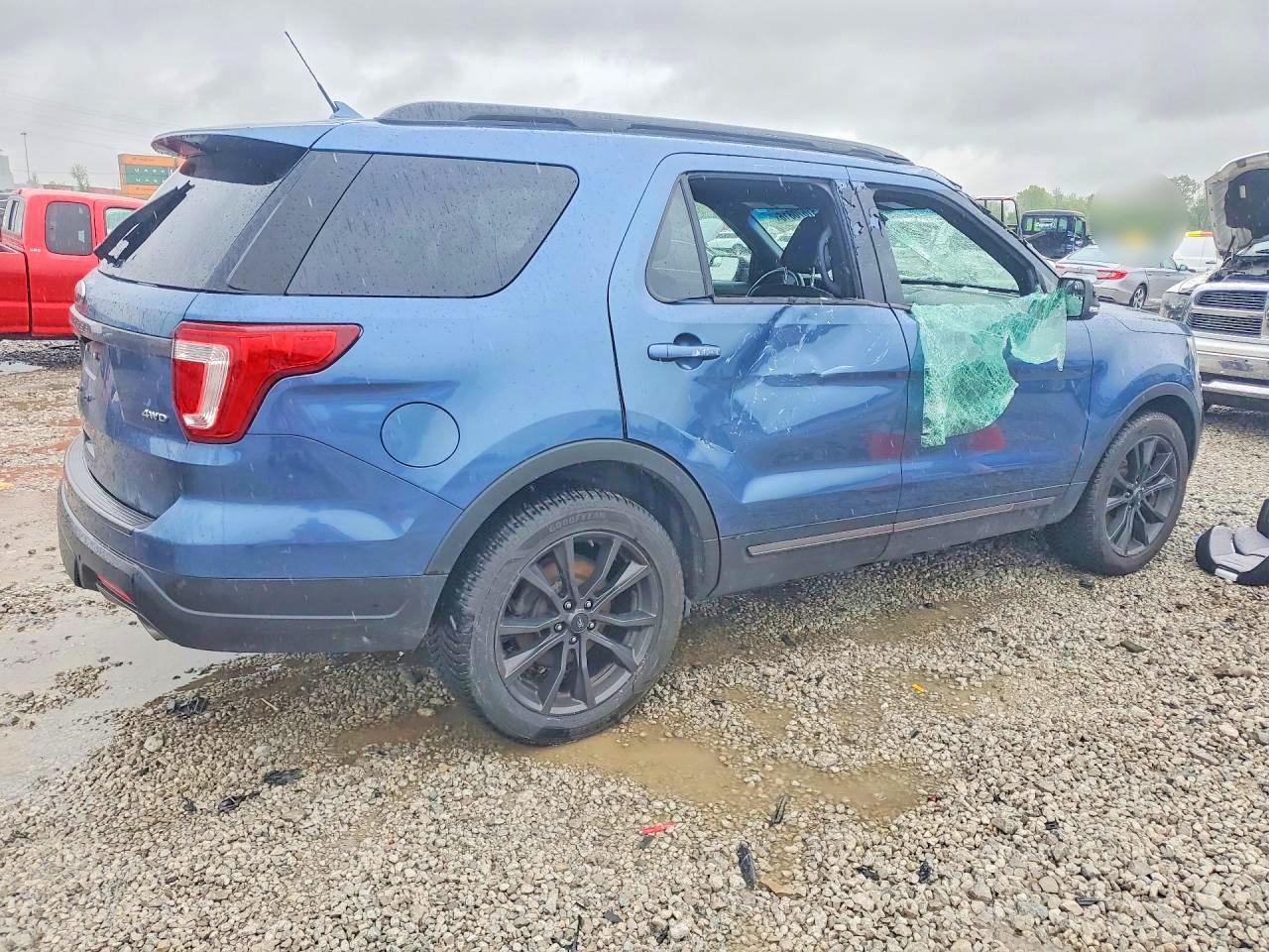 2018 FORD EXPLORER XLT photo 5