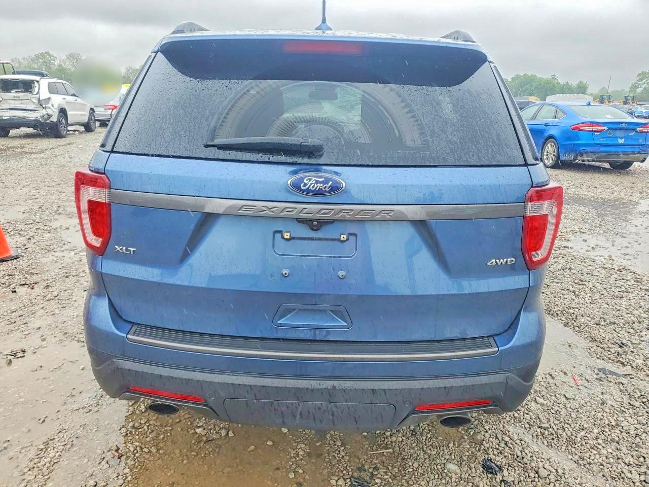 2018 FORD EXPLORER XLT photo 11