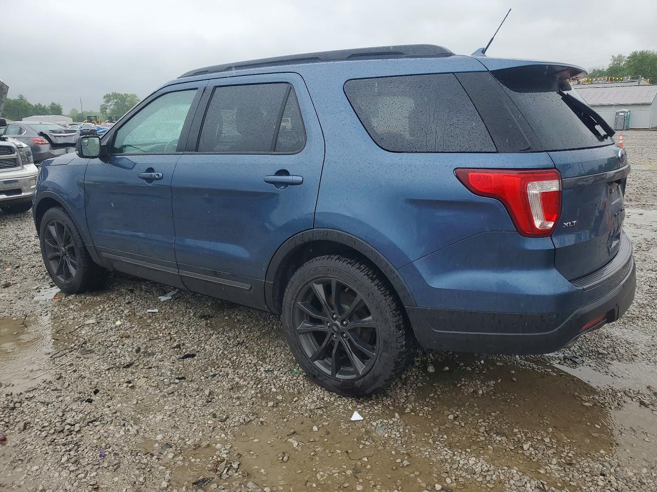 2018 FORD EXPLORER XLT photo 3