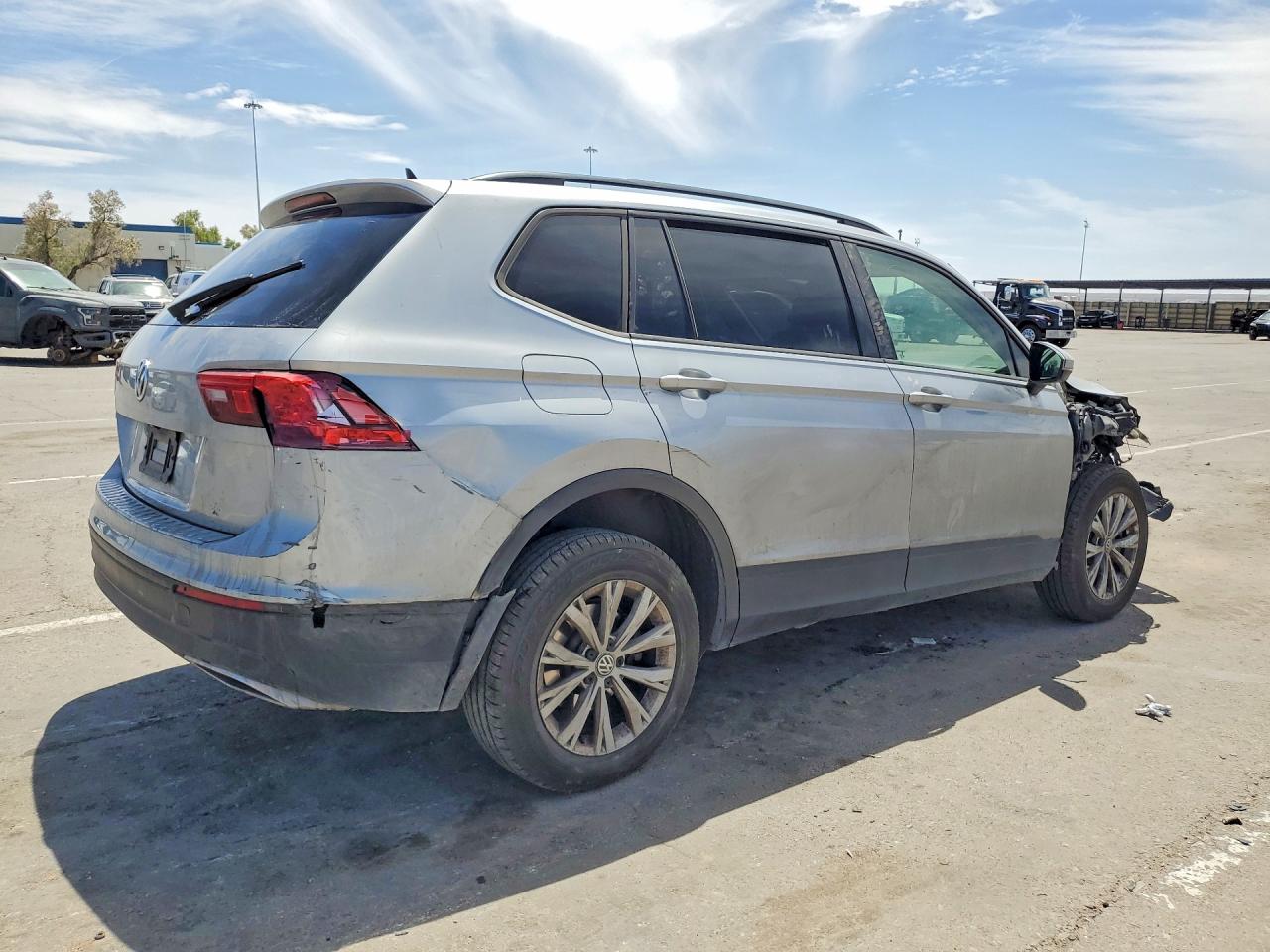 2020 VOLKSWAGEN TIGUAN photo 5