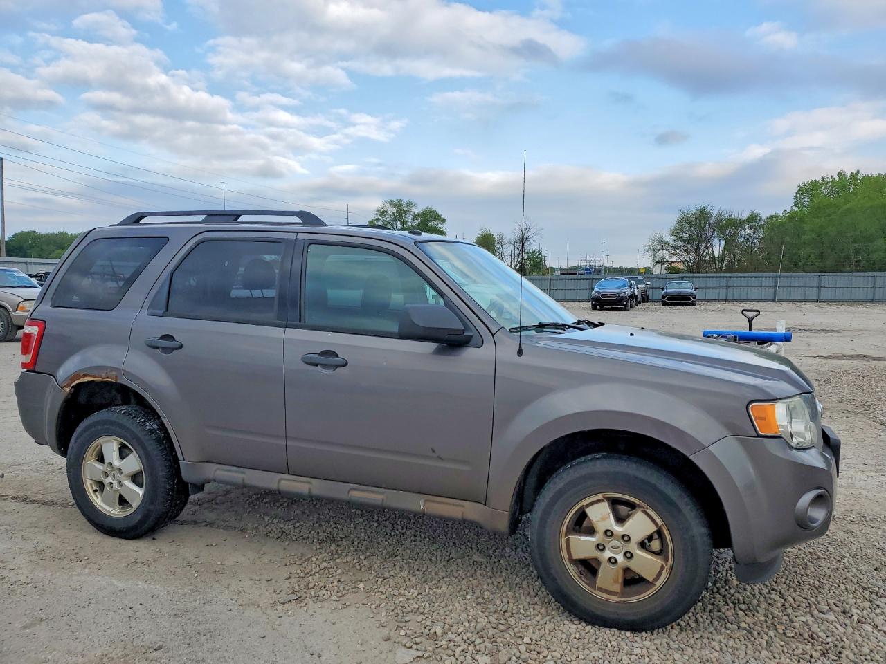 2012 FORD ESCAPE XLT photo 4