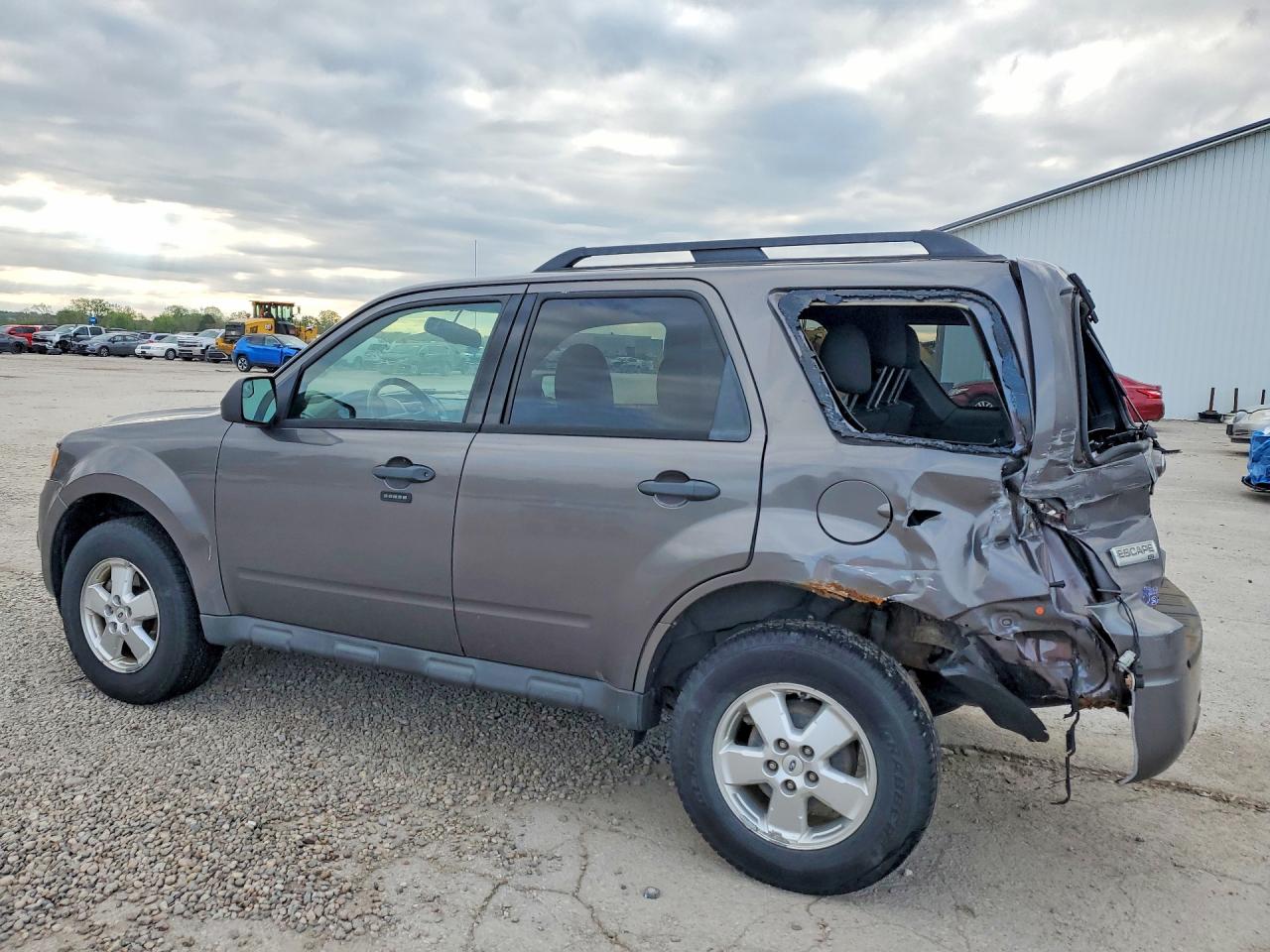2012 FORD ESCAPE XLT photo 2