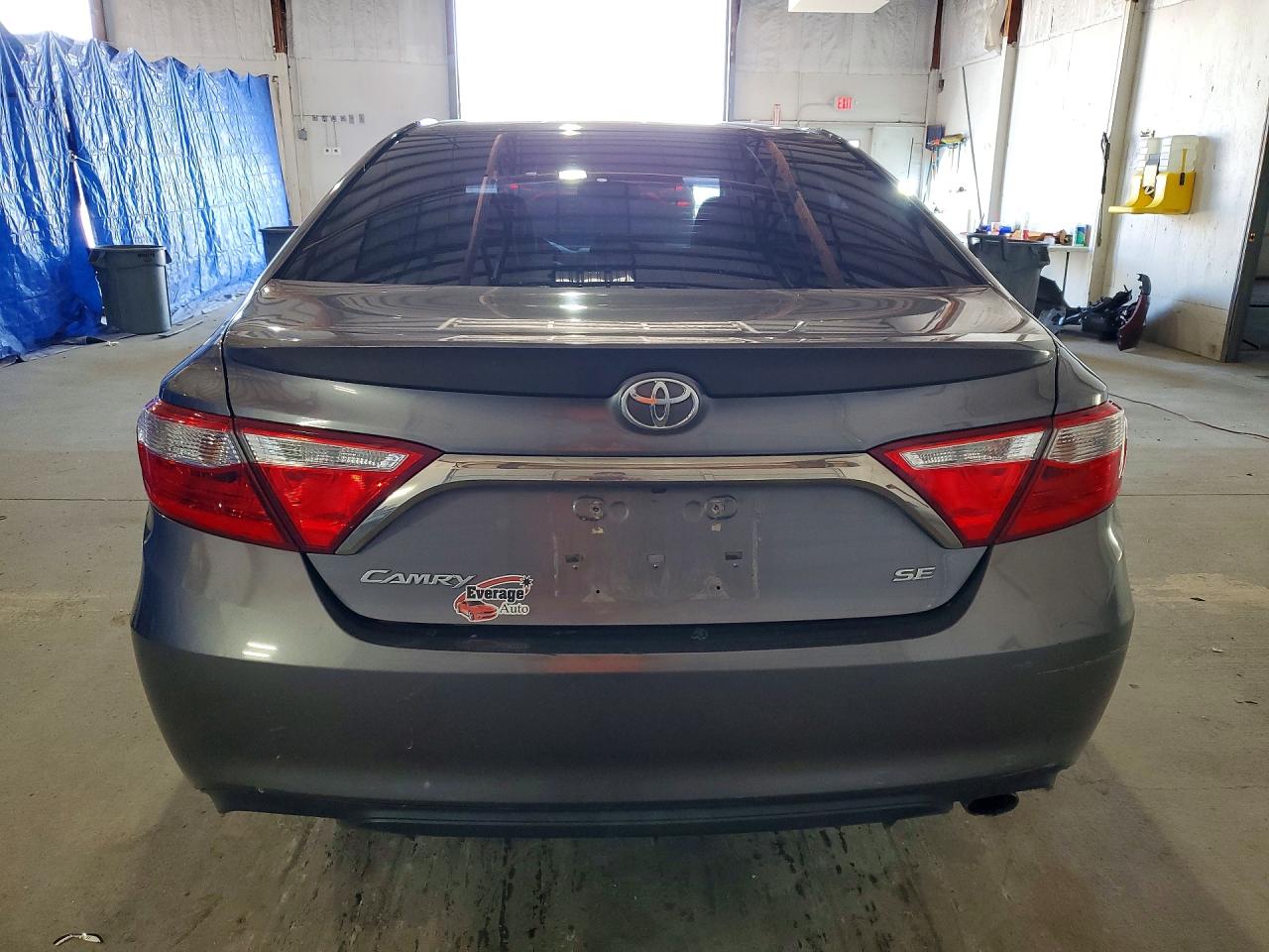 2016 TOYOTA CAMRY SE photo 11