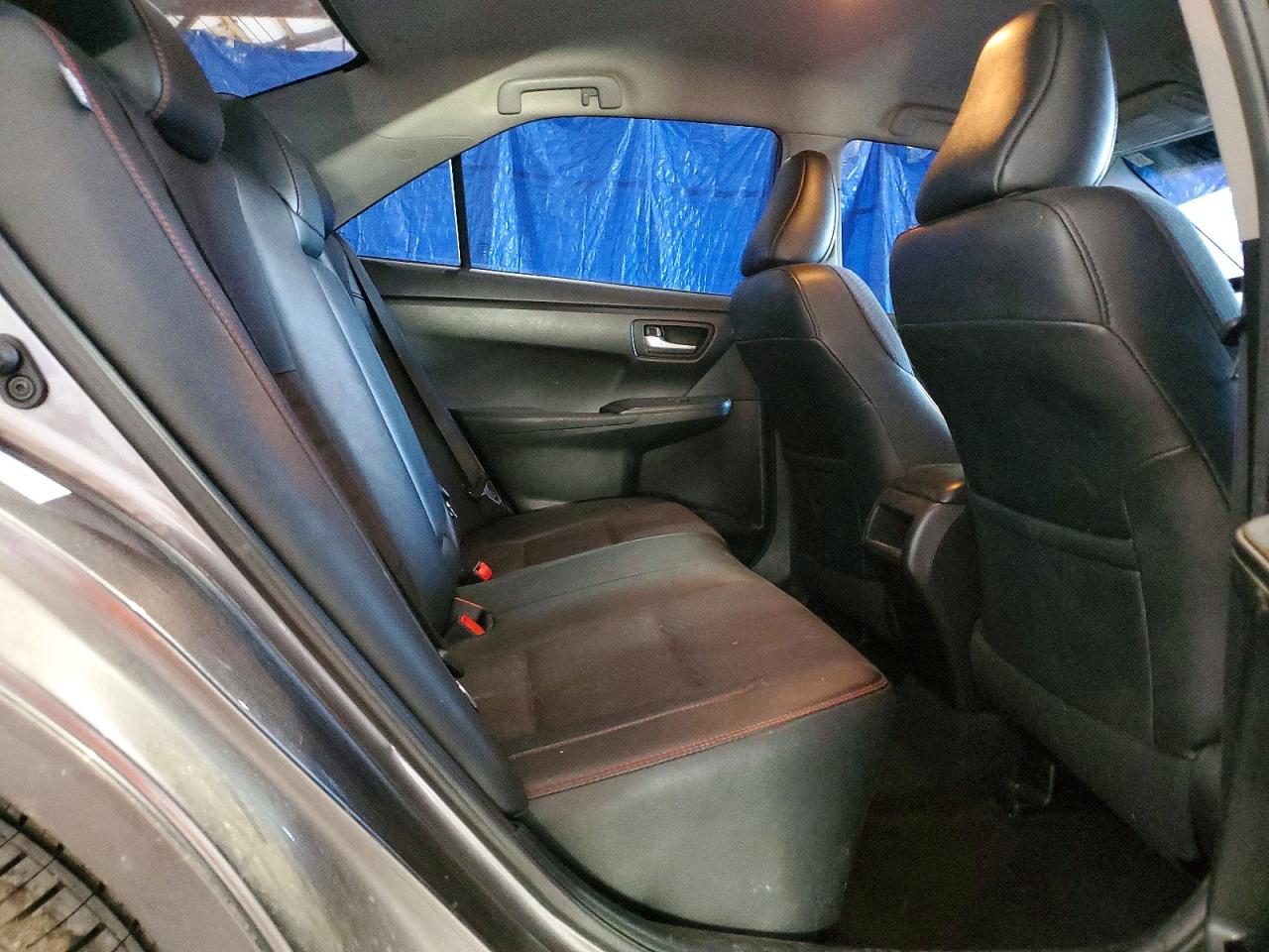 2016 TOYOTA CAMRY SE photo 19