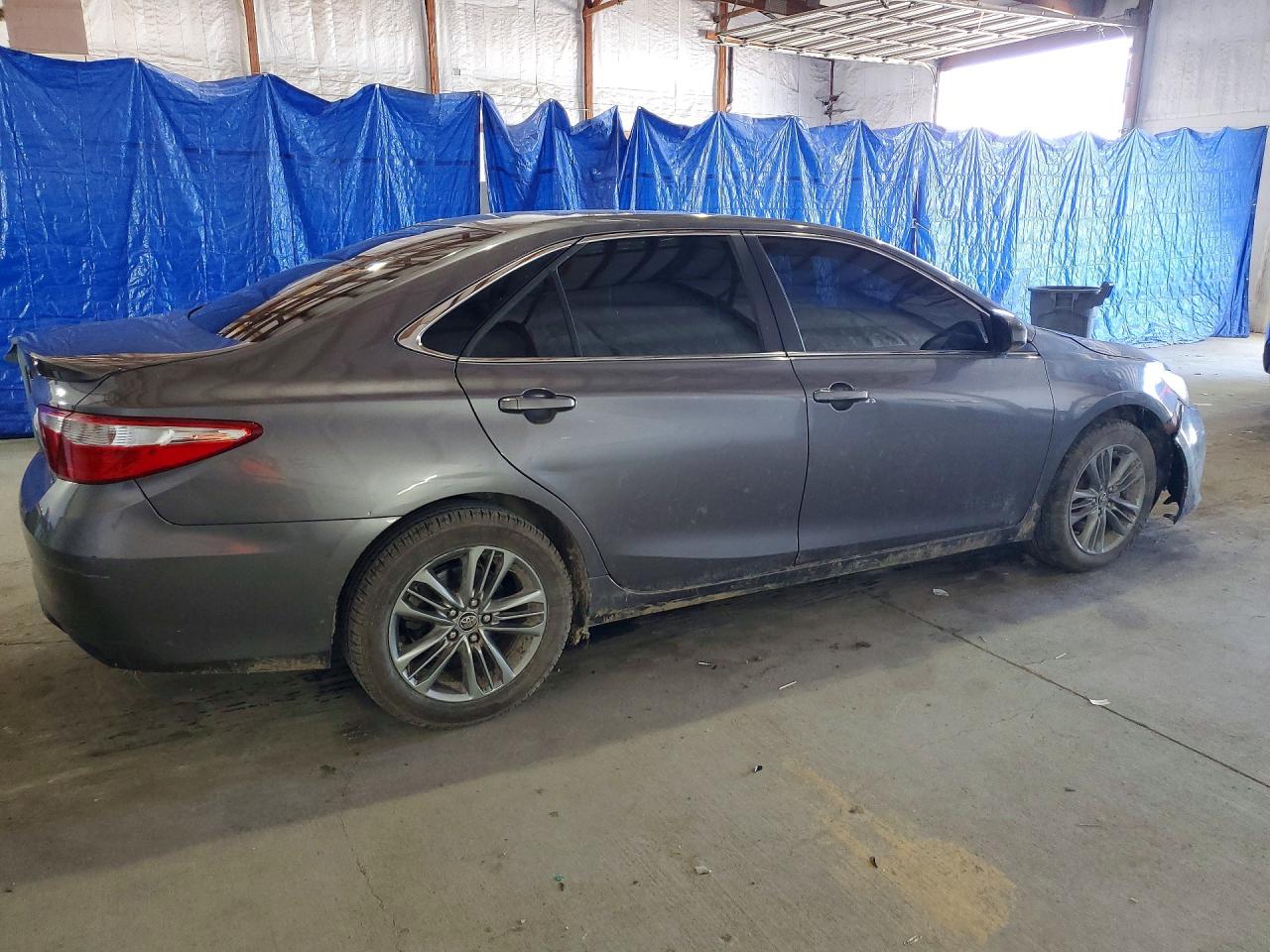 2016 TOYOTA CAMRY SE photo 5