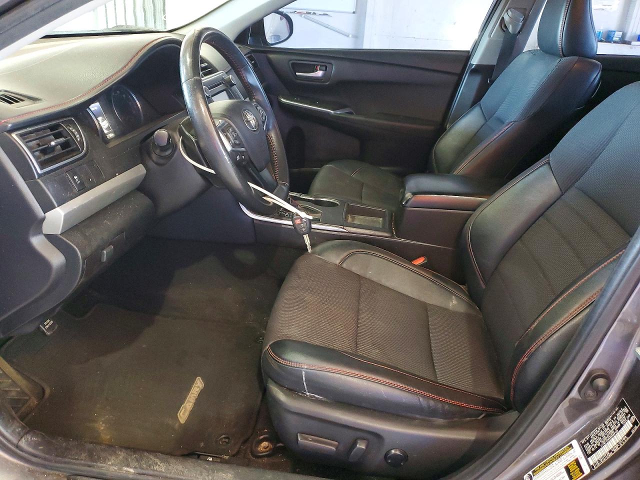 2016 TOYOTA CAMRY SE photo 13