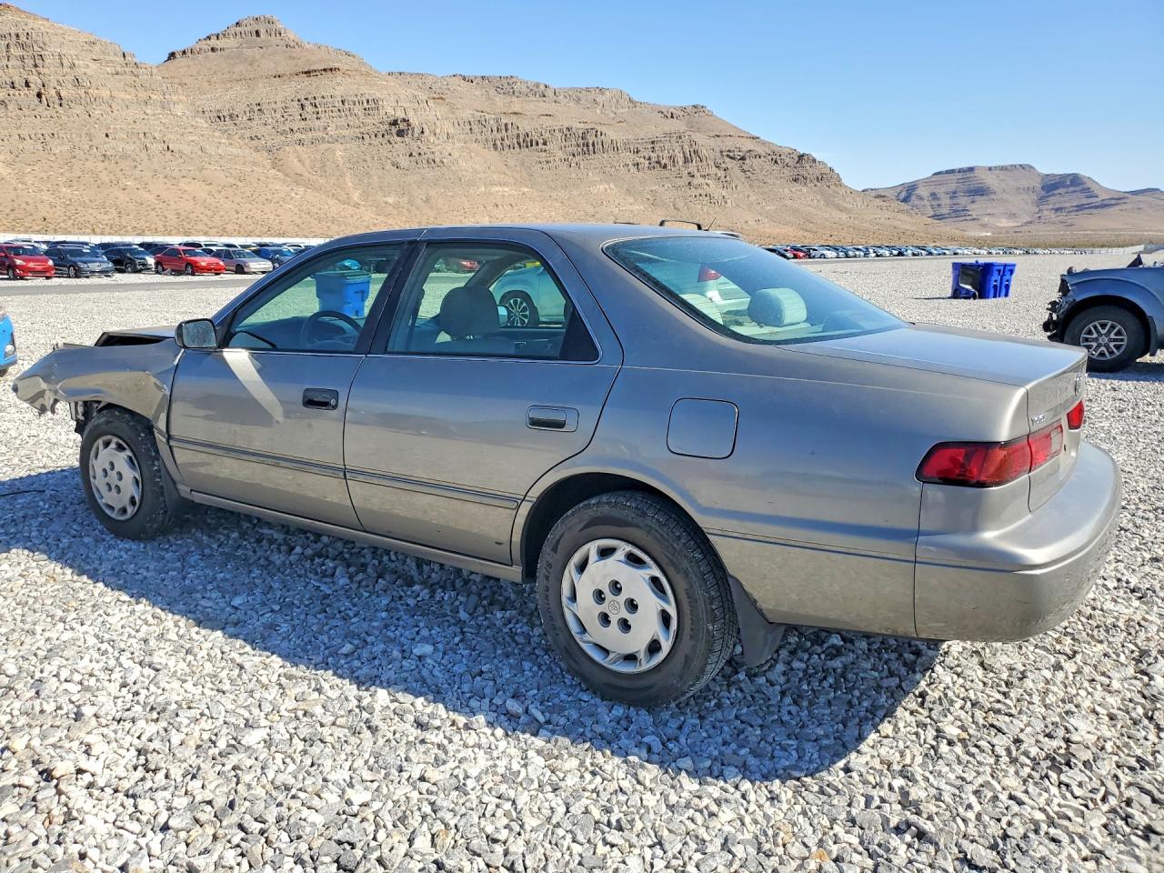 1999 TOYOTA CAMRY LE photo 4